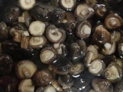 香菇泡硬嚼不动？3个小妙招，5分钟变软又香