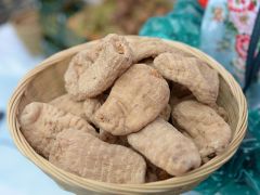 3小时卖出3万斤天麻 林间“挖宝”云端卖